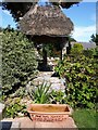 Wishing well and dog bowl, Thatched Tavern