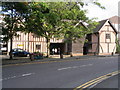 Cheylesmore Manor gatehouse, Manor House Drive