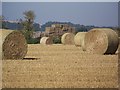 SU0626 : Straw bales, Bishopstone by Maigheach-gheal