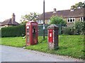 George V postbox and telephone box, Midhurst